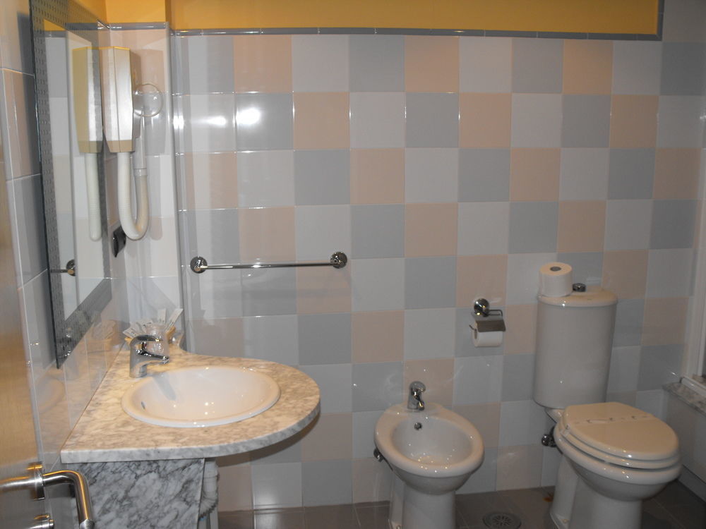 Hotel Restaurante Pontinas ลาลิน ภายนอก รูปภาพ